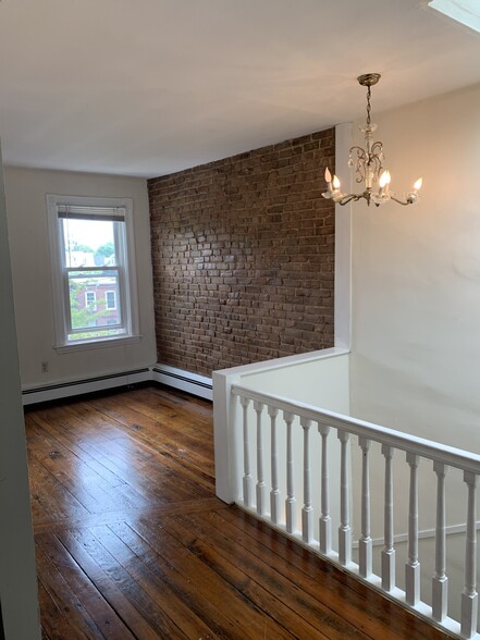 Primary Photo - 12 Mead St