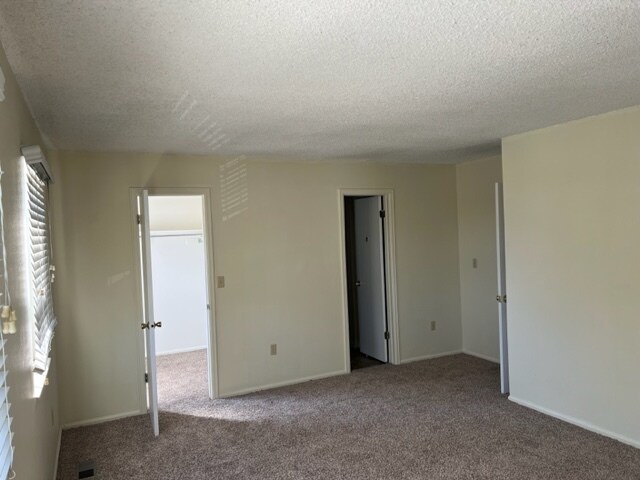 Building Photo - 7047 S Fairfax St