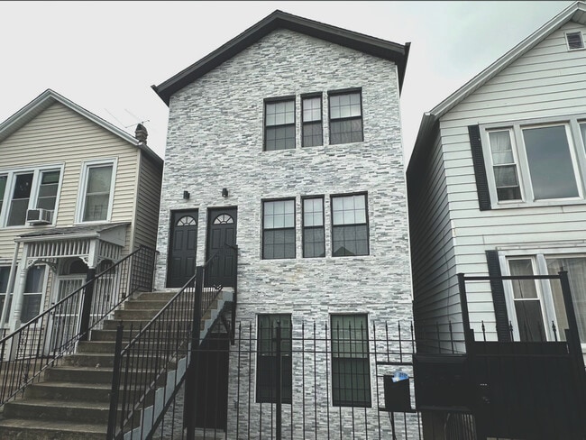 Primary Photo - 2702 S Union Ave