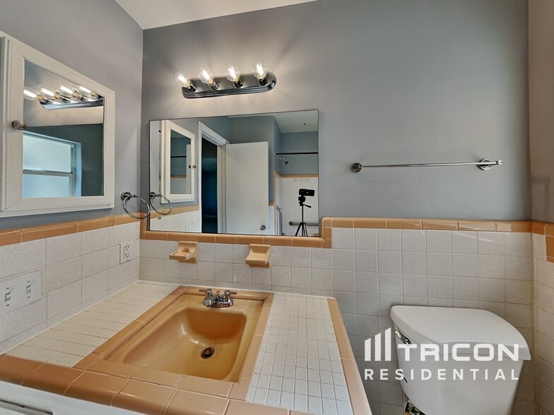 Building Photo - 2529 Brentwood Dr
