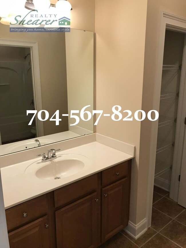 Building Photo - Great 2 story townhome in Ballantyne