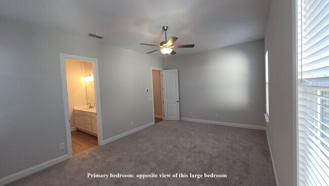 Building Photo - End-unit townhome with plenty of extra windows! Gated Community.