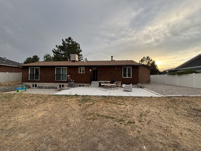 Building Photo - 11299 Woodhill Dr
