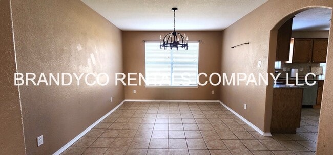 Building Photo - 2811 Scottsdale Dr