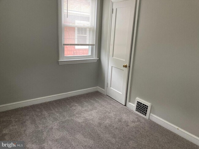 Building Photo - 254 WYOMING Ave