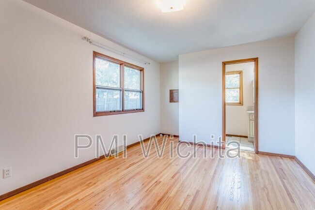 Building Photo - 9315 W 9th St N