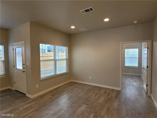Building Photo - 3 br, 2 bath Duplex - 615 County Road 306 A A