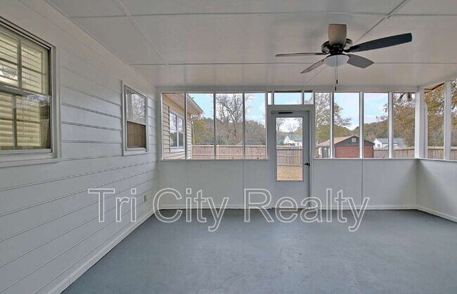 Building Photo - 115 Church Aly