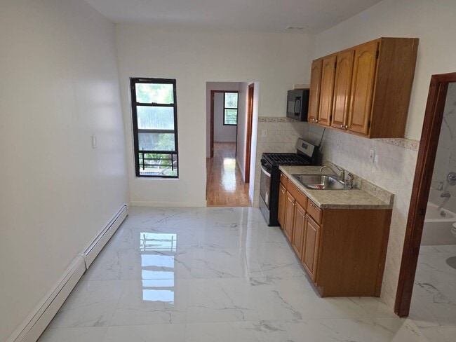 Building Photo - 732 Belmont Ave