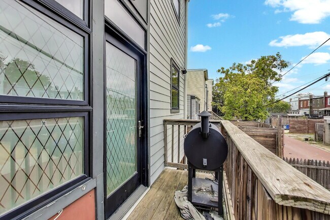 Building Photo - 646 Keefer Pl NW