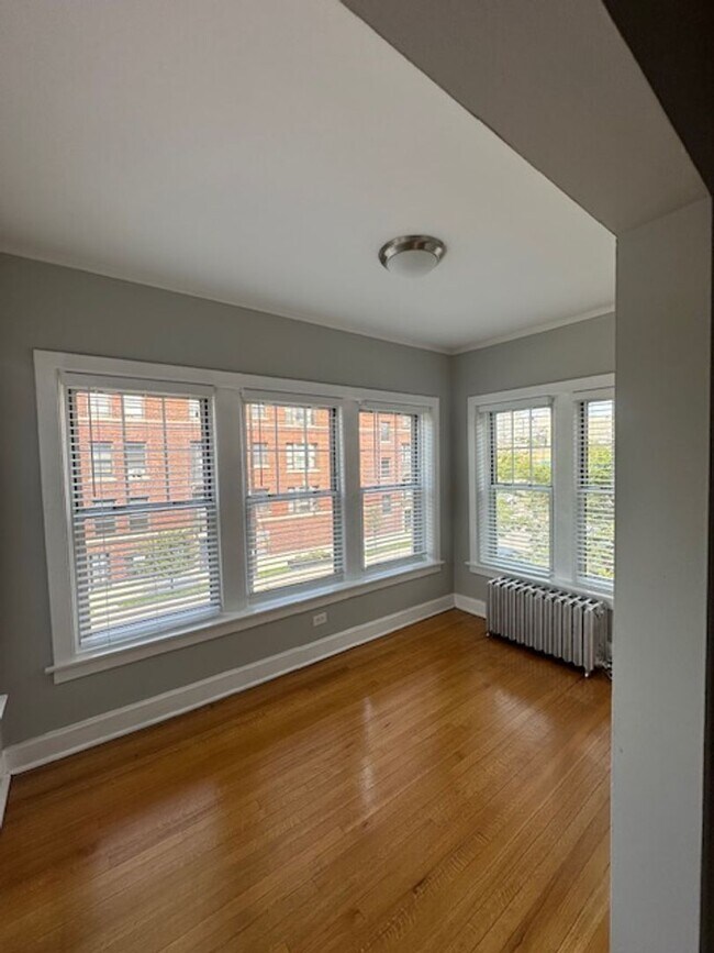 Building Photo - East Edgewater Two Bedroom