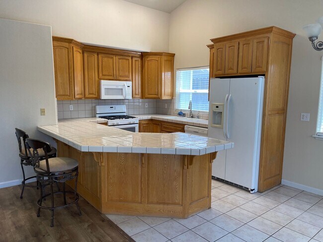 Building Photo - 143 Goldenwest Ct