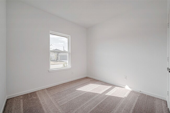 Building Photo - 1127 Sugar Dr