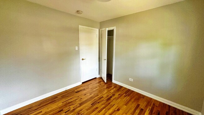 Building Photo - Lovely Mid Century 2 Bed 1 Bath Courtyard Row Home in the Heart of Denver!