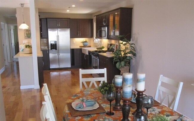 Building Photo - Lovely 3 bedroom home with an open floor plan