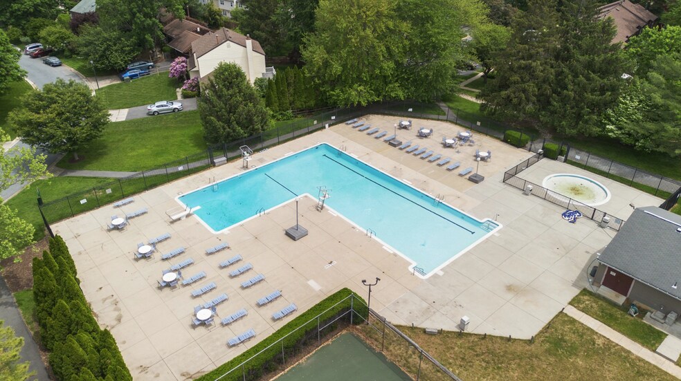 Building Photo - 13405 Wisteria Dr