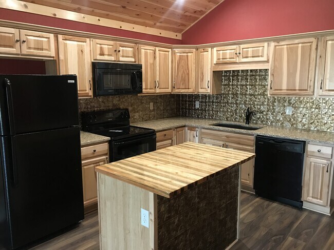 Building Photo - Guptill Apartments at Misty Creek