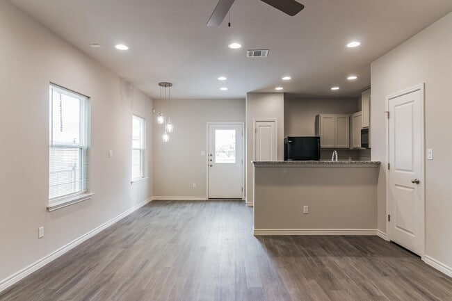 Building Photo - 106 Peruna Dr