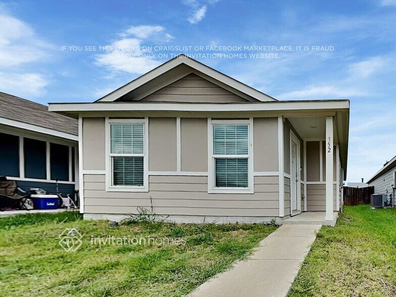 Primary Photo - 352 Br Vlg Wy