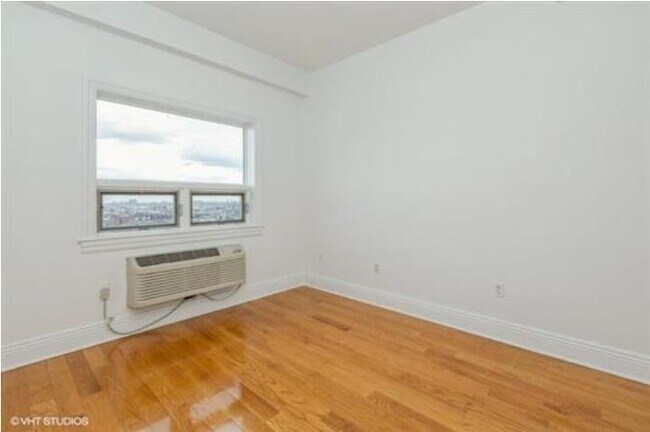 Building Photo - 809-815 22nd St