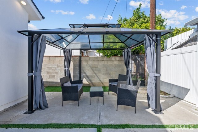 Building Photo - 8443 Colbath Ave