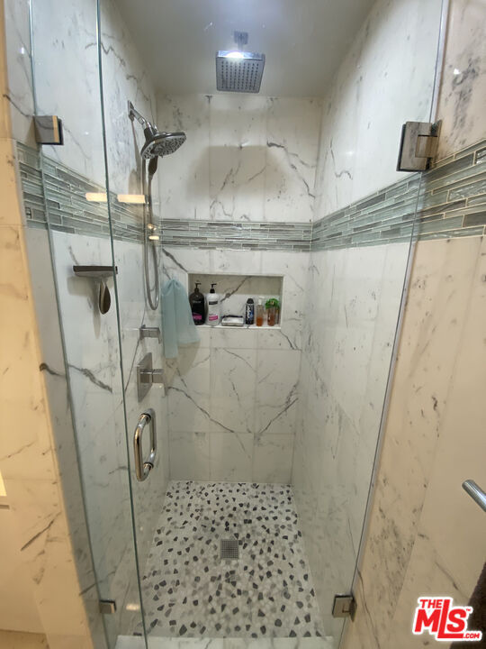 Building Photo - 121 S Hope St