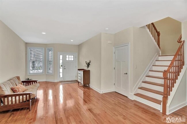 Building Photo - 3 McCormick Ave N