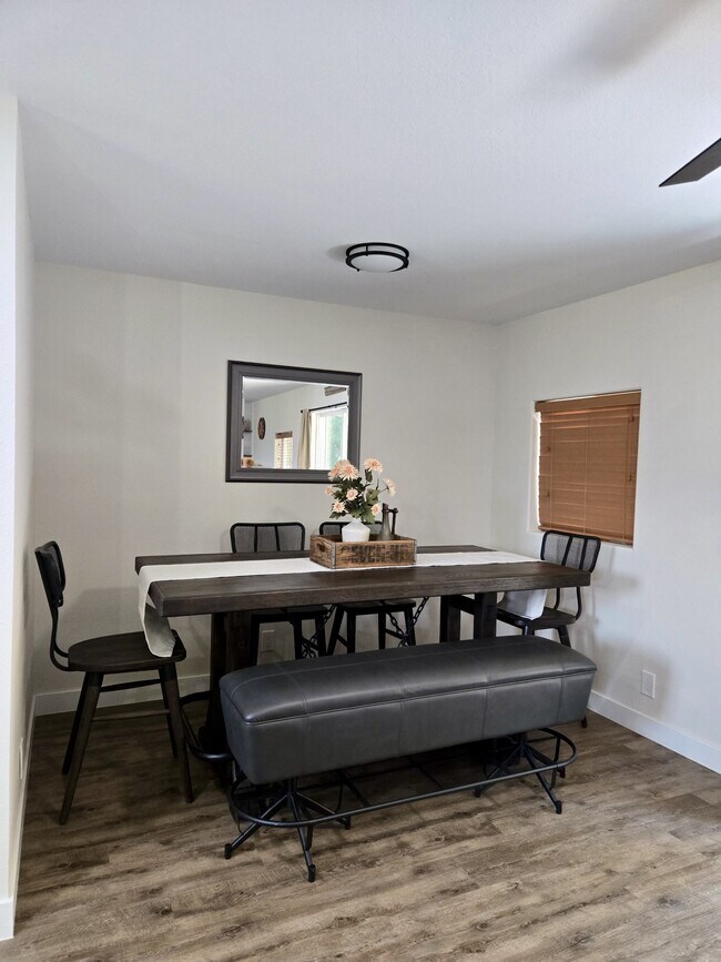 Building Photo - 43143 Riverview Dr