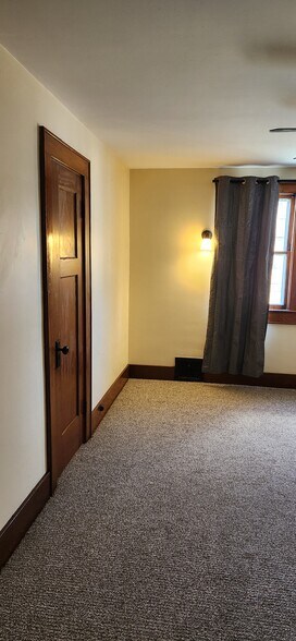 Building Photo - 420 N Main St