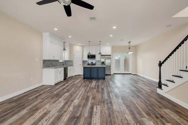 Building Photo - 6605 Avenue O