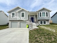 Building Photo - Stunning 4-bedroom, 3-bathroom home