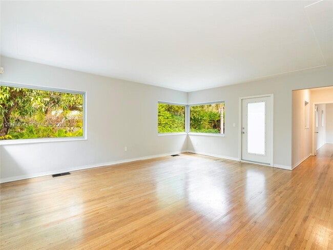 Building Photo - 650 NE 60th St