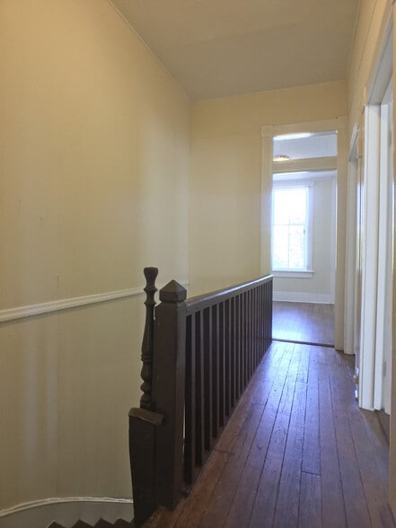 Building Photo - 407 E Park Ave