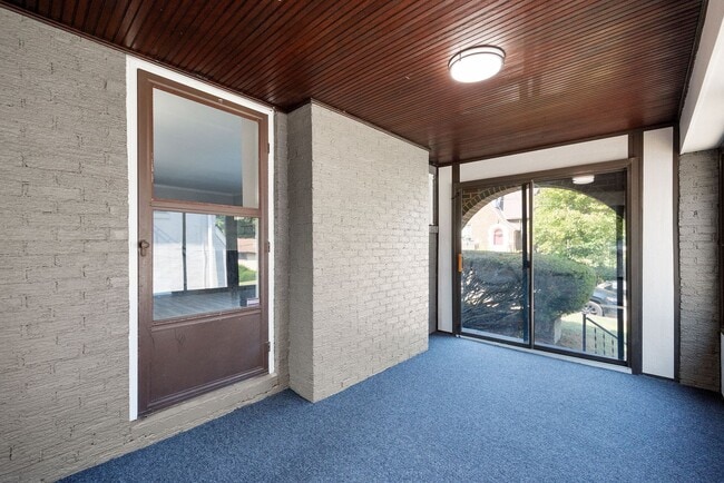 Building Photo - Stunning 4 bedroom home in McKeesport available July 1!