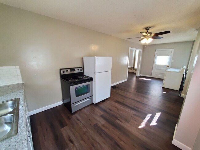Building Photo - Remodeled 2 Bd with huge kitchen, dining room and living room