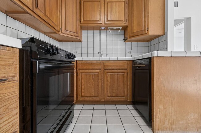 Building Photo - Moonstone