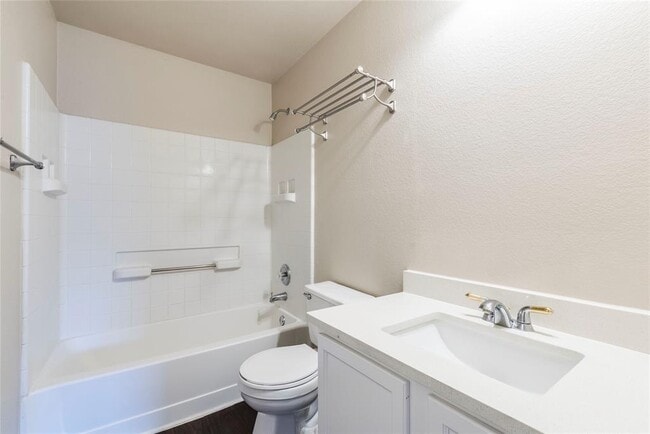 Building Photo - 8712 Dittmar Oaks Dr