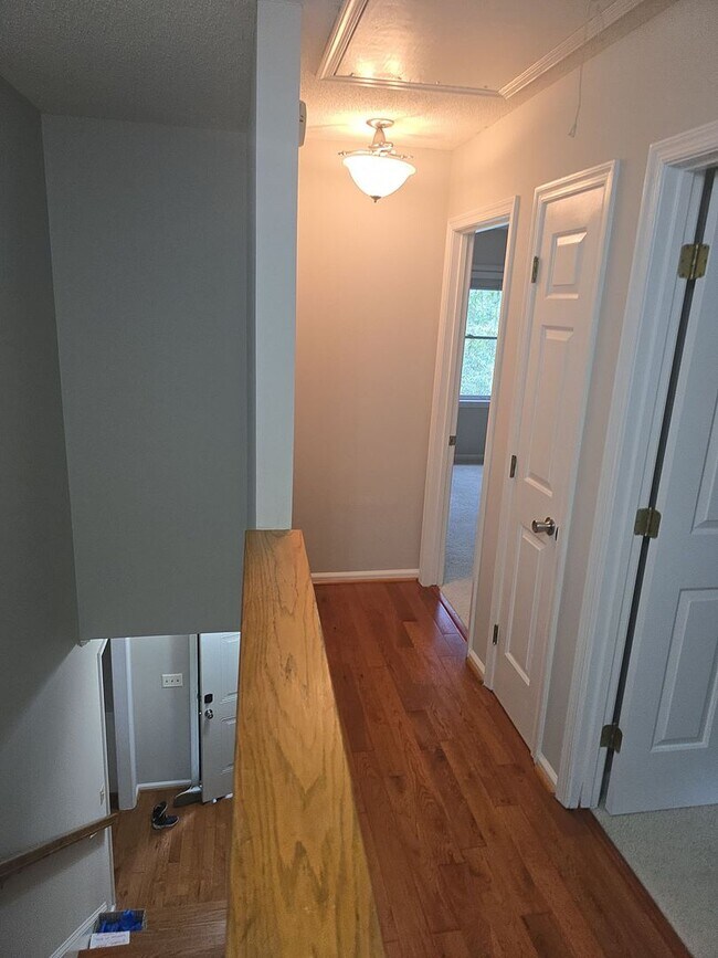 Building Photo - 3 Bed 2.5 bath house Double Branch Creek S...