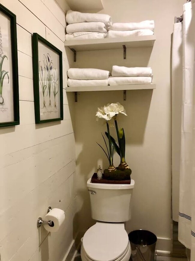 Building Photo - Available June 2026 – Furnished 1BR in Hundred Oaks | Utilities Included