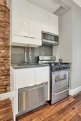 Building Photo - 124 Ridge St