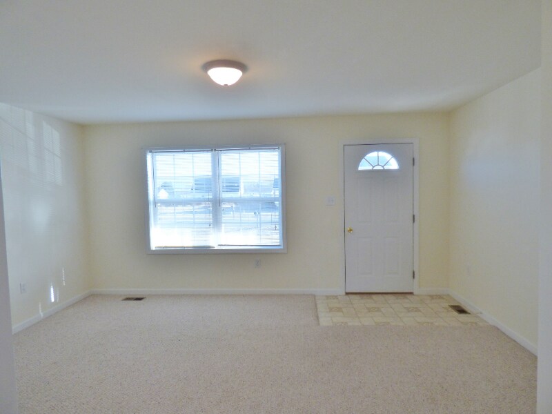 Building Photo - 9379 Redtop Ct