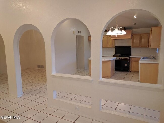 Building Photo - 7417 Mission Viejo Dr