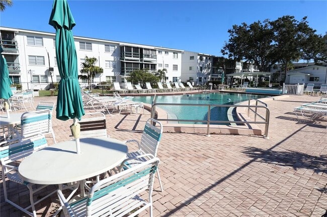 Building Photo - 1810 Sunny Dr