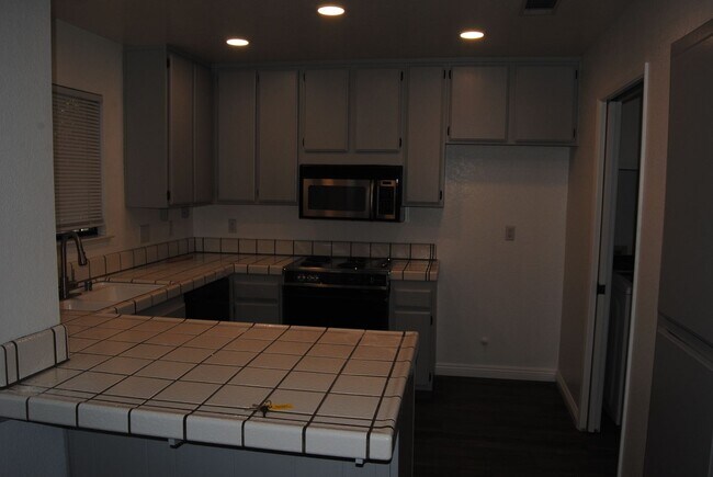 Building Photo - 8000 Kroll Way