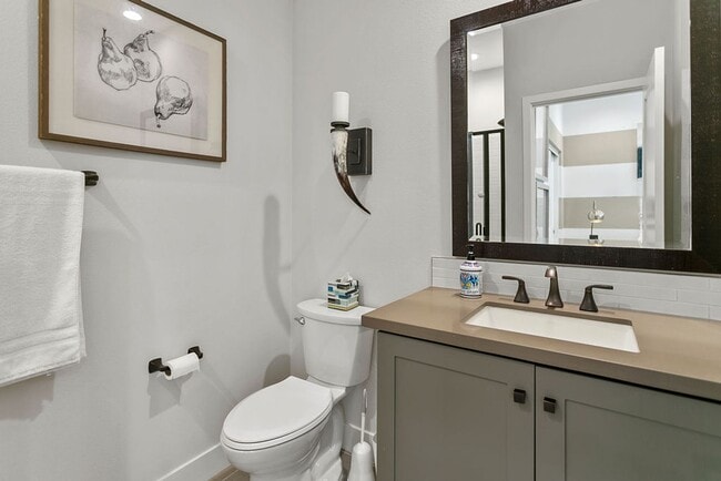 Building Photo - FURNISHED MODEL TOWNHOME IN HOA COMMUNITY