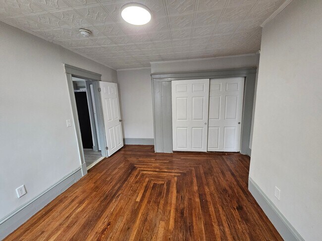 Building Photo - 105 Earle St