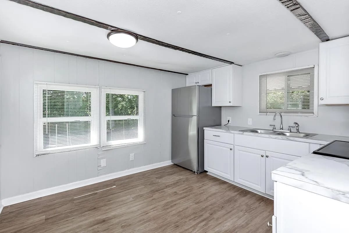 Building Photo - 415 W Limestone Rd