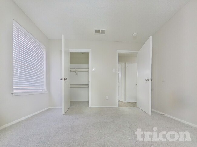 Building Photo - 6212 Douglas Dr