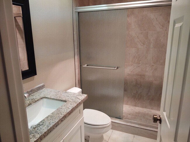 Building Photo - 2 Bedroom, 2 Bath Condo in The Courtyards HOA