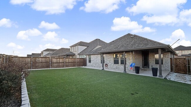 Building Photo - 16617 Hidden Cove Dr